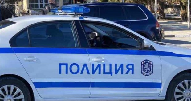 Позор: Полицаи арестуваха гладна от няколко дена жена за 2 кренвирша, 1 мляко и 1 хляб
