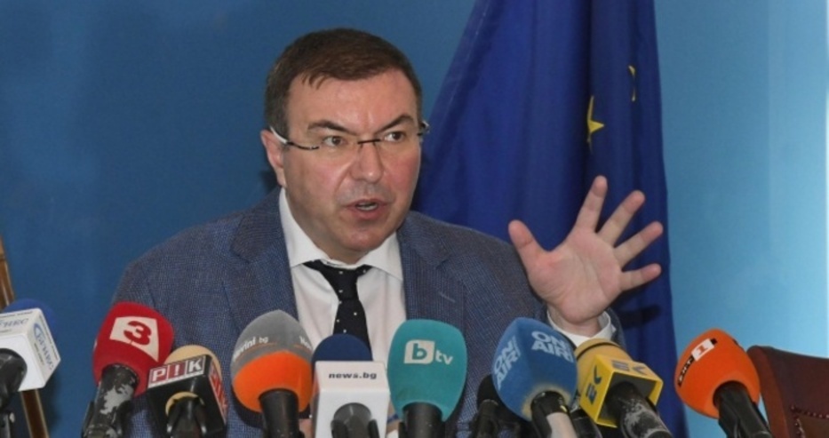 Проф. Ангелов нареди проверка по случая на починалата 36-годишна родилка Лора в Бургас