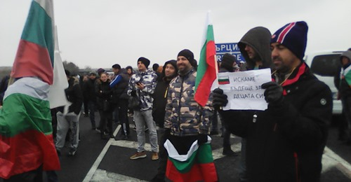 Масови протести : Блокират пътищата в цялата страна в събота