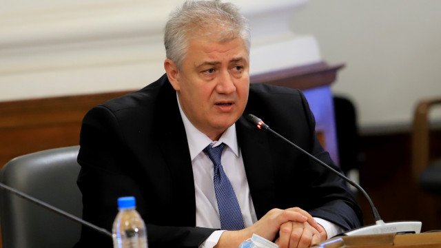 Проф. Балтов обясни как точно затваря България от понеделник