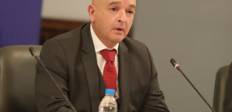 Гръмна голям скандал! Слави и репортерът му Балабанов се гаврят с ген. Мутафчийски
