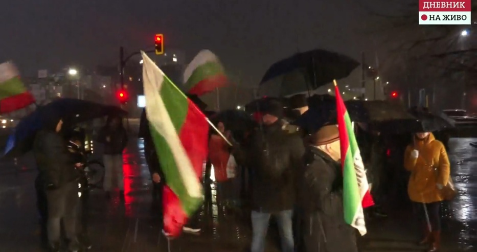Масов протест пред централата на ГЕРБ