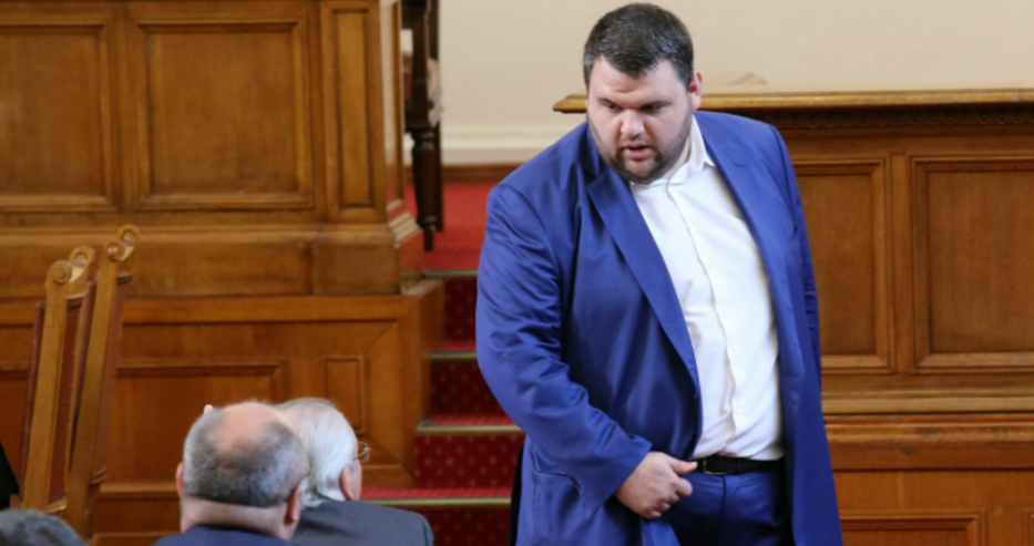 Стандарт: Нова национална драма: Пребит ли е Пеевски от руски спецслужби и колко шева са му направили в Швейцария