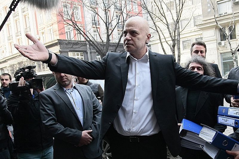 Отиваме на избори на 11 или на 18 юли? Слави връща мандата, Нинова не го реализира