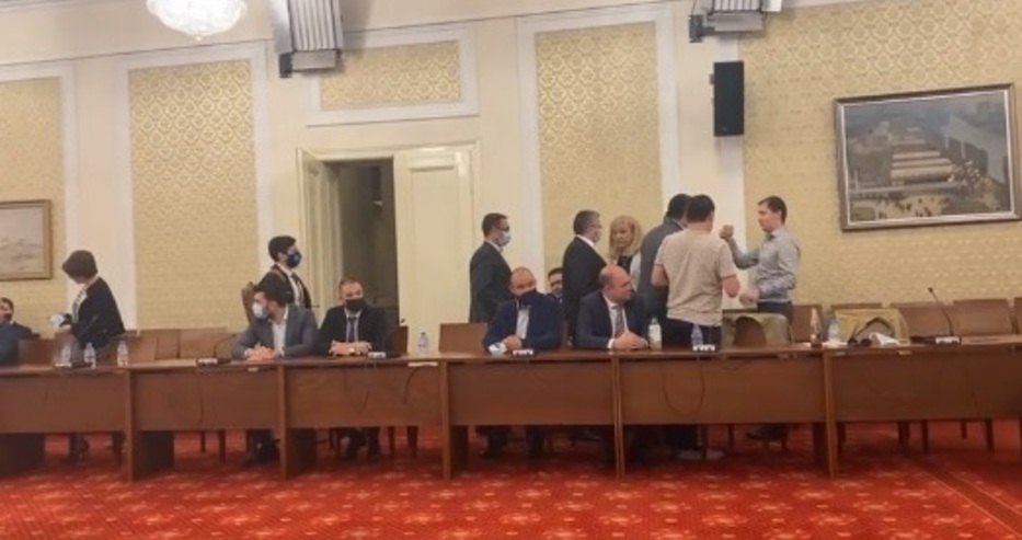 Последни новини Светослав Илчовски е бизнесменът с разкрития за кюлчетата в чекмеджето на Борисов и Петя Аврамова