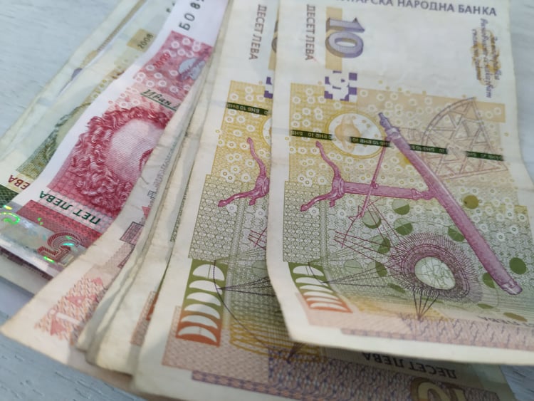 Вдигат заплатите с 20 %