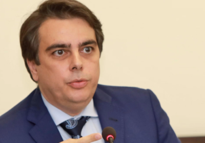 Министър Василев: Вдигаме пенсиите от 1 октомври. Минималната става