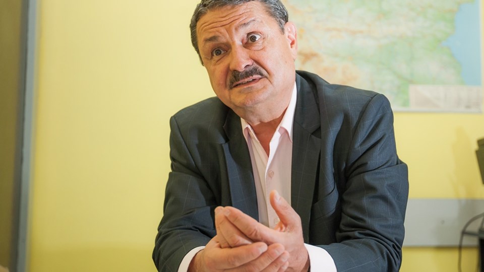 Климатологът проф. Георги Рачев с предупреждение: До часове България ще бъде ударена от гръмотевична буря и градушка колкото орех