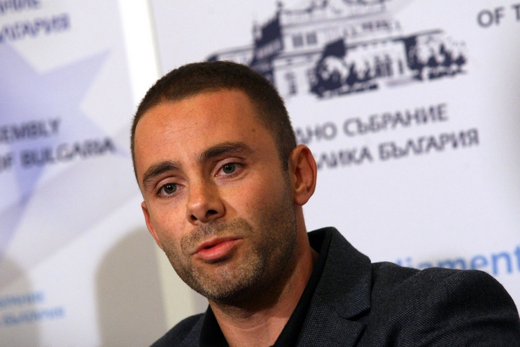 Ненков от ГЕРБ: Ами онези, които оскверняваха държавни институции и се подиграваха на полицаите ?