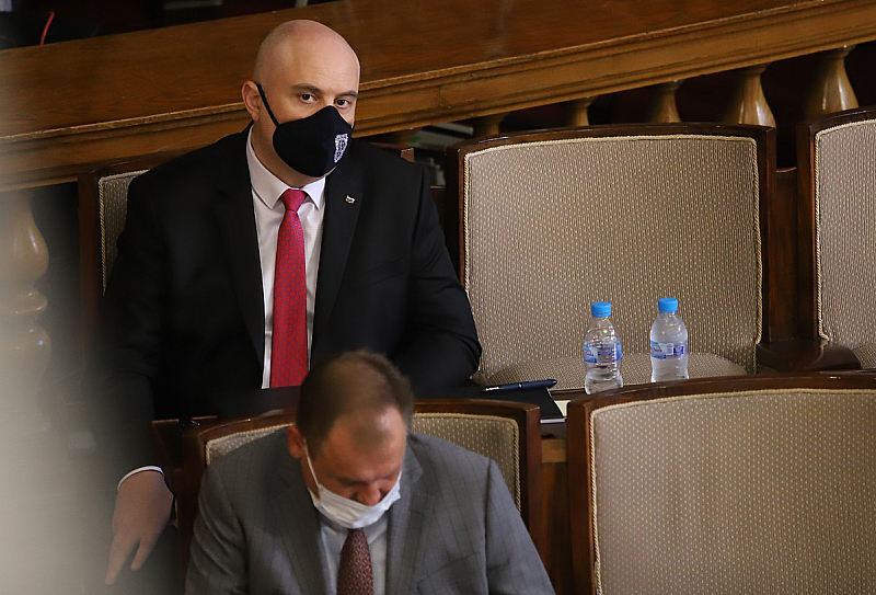 Гешев внесе в КС искане повече да не бъде викан в парламента