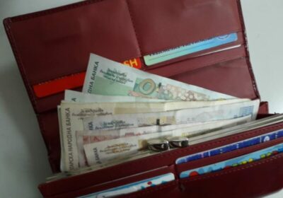 10 години при един работодател, дават право на шест заплати при пенсиониране
