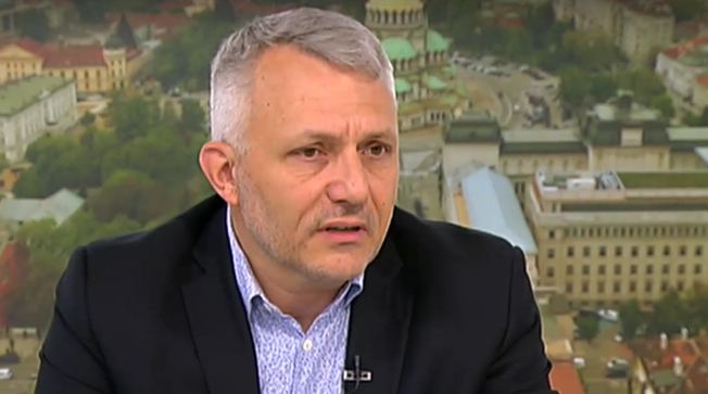 Бягаме с писъци от двама министри на ИТН, коментира Хаджигенов