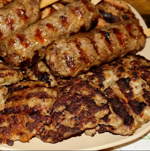 Майстор на сръбската скара ни разкри как се правят най- сочните и вкусни кебапчета –