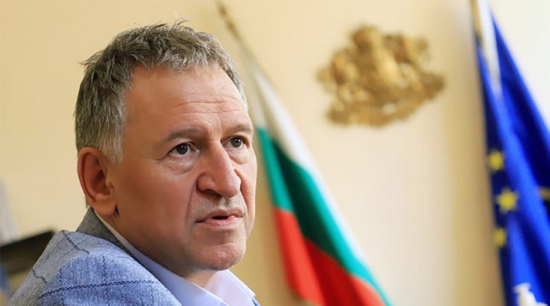Последни новини Здравният министър въведе НОВИ ПРАВИЛА за работа и учене до края на октомври