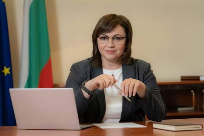 Нинова: Послушах специалистите и не се вaксиниpax