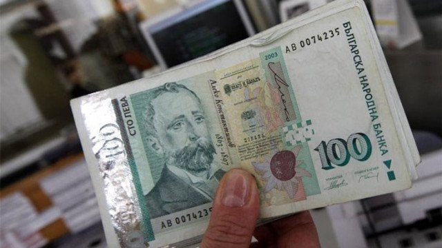 Работодатели спешно вдигат заплатите, вижте причината