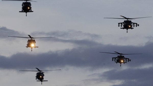Бойни американски “Арасне” и “Blackhawk” прелитат и над София
