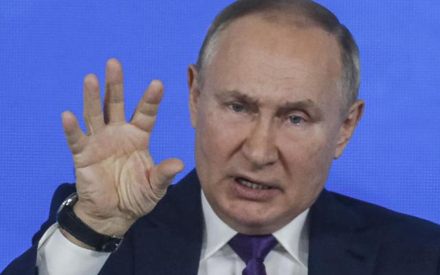 В момента в Кремъл се случва нещо ужасяващо, Путин откачи от параноя! Сталинистка чистка