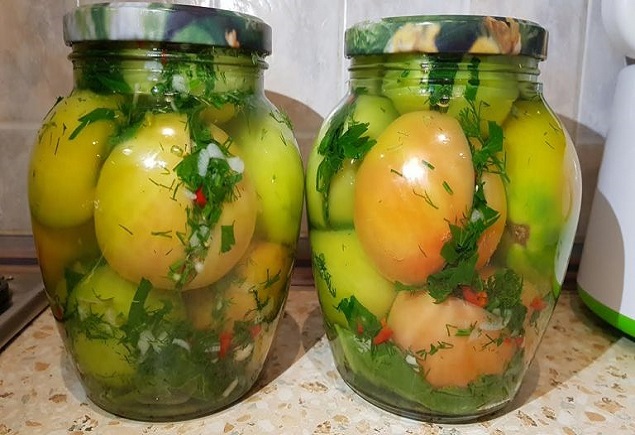 И 50 буркана ще са ви малко – най-вкусната туршия от зелени домати. Леко киселка, леко лютичка – върви и на филийка, и на ракийка
