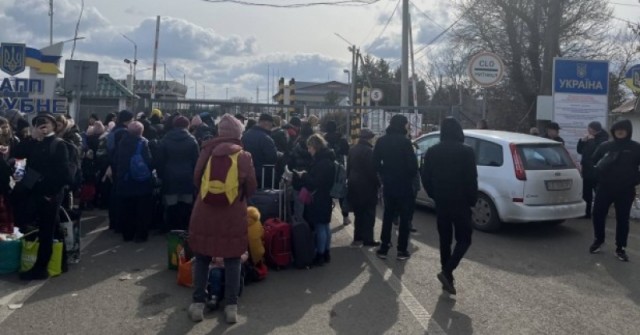 Румънски граничари се хванаха за главата, като видяха какво носят украински бежанци-Снимка
