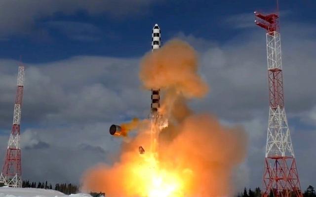 Последни новини Предаваме на живо: Русия пусна за тест най-мощната си междуконтинентална балистична ракета Сармат