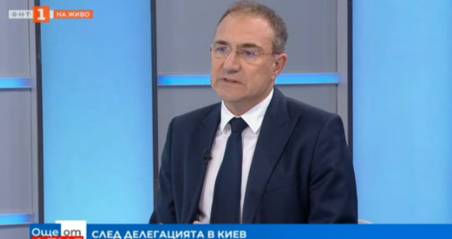 Гуцанов: Да се направи референдум за изпращането на оръжия в Украйна