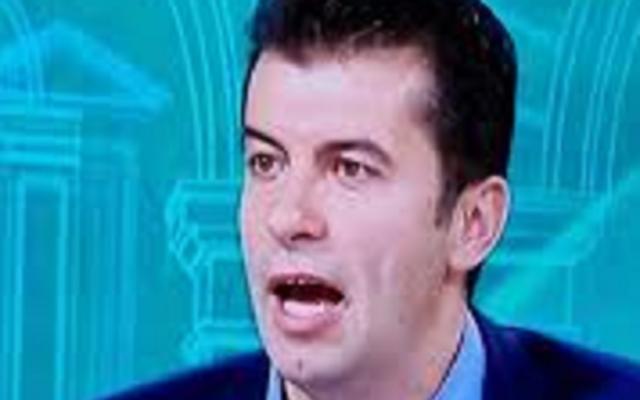 Последни новини Току-що Корнелия Нинова извади голямата брадва срещу Кирил Петков