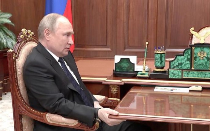 Ядреното куфарче е в болен човек? Страда ли Путин от Паркинсон: Какво казват лекарите