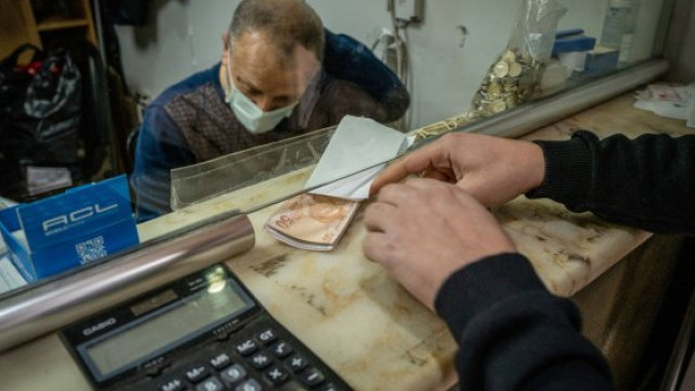 390 000 пенсионери ликуват! Важни промени пълнят джобовете им