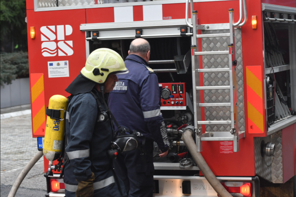 Извънредно! Пожар бушува до Добринище, стихията се разраства с невиждана скорост