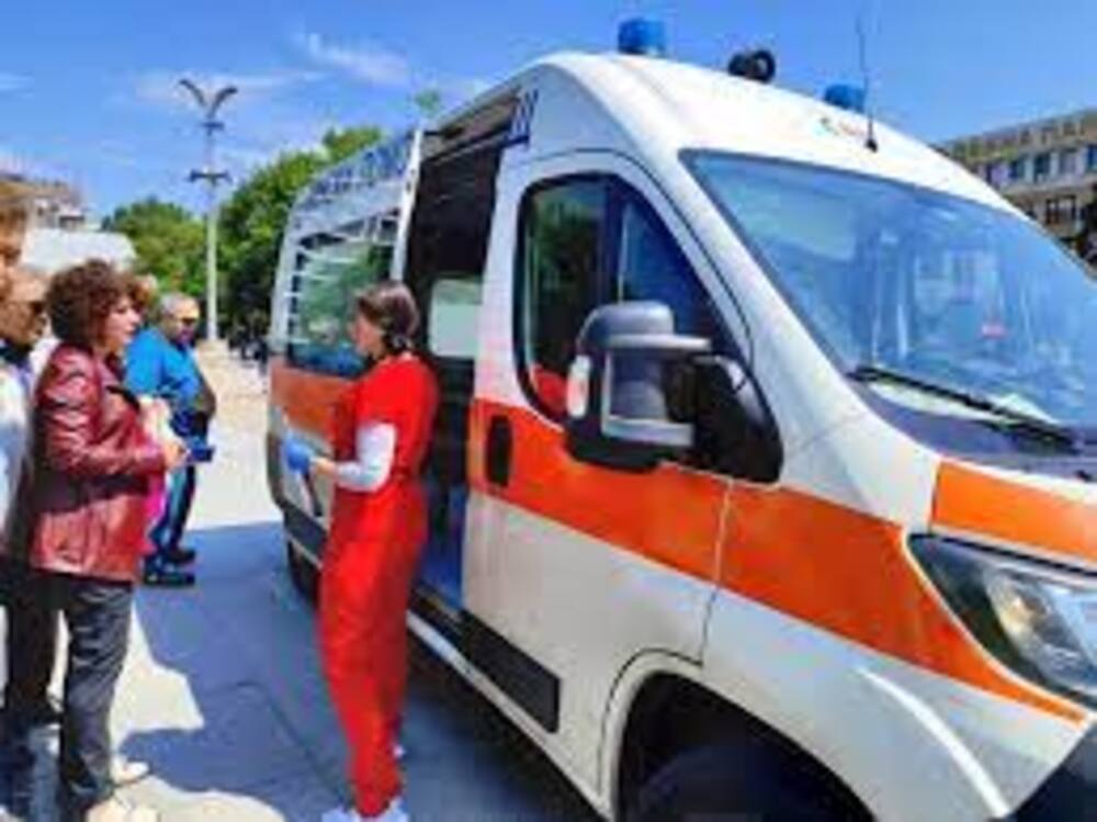 Последни новини Осмокласник колабира на шествието за 24 май