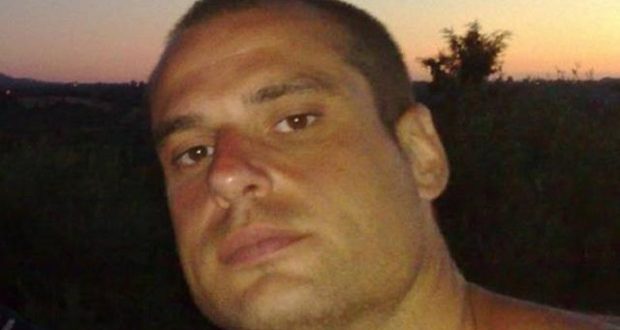 Отряза главата на майка си със сатър. Сложи я в завивка, но срещна баща си