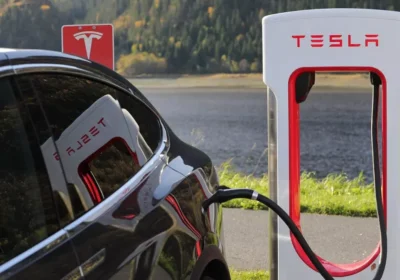 Tesla СПАСИ ЖИВОТА на собственика си при атака на Хамас -