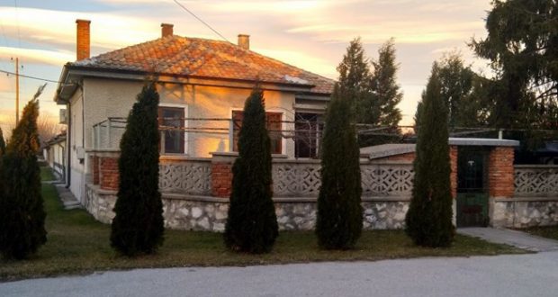 Цял живот със съпруга ми се блъскахме, за да си купим наш дом, но ето че ни предстои да прекараме старините си в старчески дом