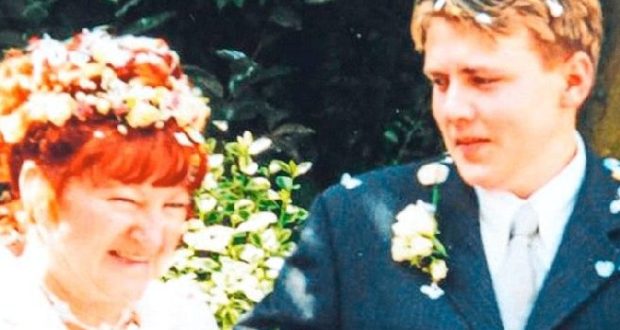 Когато се срещат, той е на 17, а тя – на 51. Ето ги след 18 години, все още щастливи заедно (Снимки)