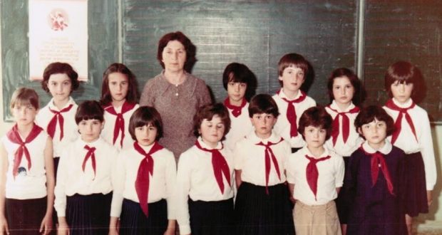 Пловдивчанин за училището по време на соца: Учителите ни манипулираха, биеха с показалки по главите. В класа имахме внедрени доносници