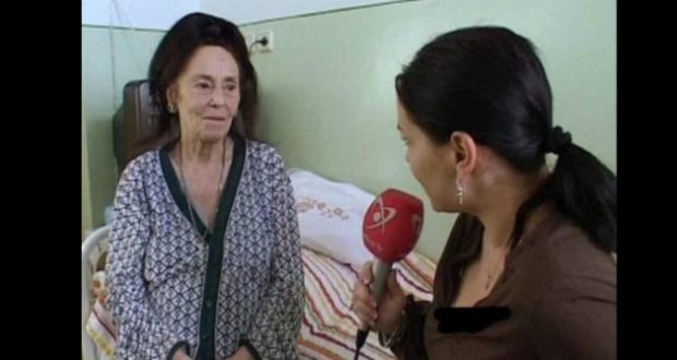 Последни новини Роди първото си дете на 66 г, а завърши на стълба на срама: Ето как живеят тя и дъщеря й днес (СНИМКИ)