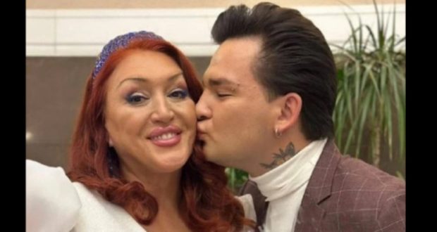 Ех, любов! Майка се омъжи за 31 години по-младия си син и са безумно щастливи – вижте младоженците! (СНИМКИ)