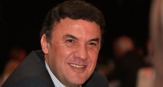Последни новини Ти мене уважа’аш ли мъ: Боби Михайлов лази пиян на партито за първТи мене уважа’аш ли мъ: Боби Михайлов лази пиян на партито за първата внучка! (даде на душата човекът)ата внучка! (даде на душата човекът)