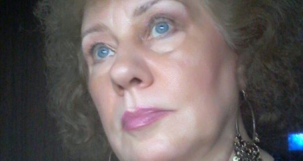 Удивителната история на Нели Цонева от Стражица, изпяла песните на Рени в „Оркестър без име”
