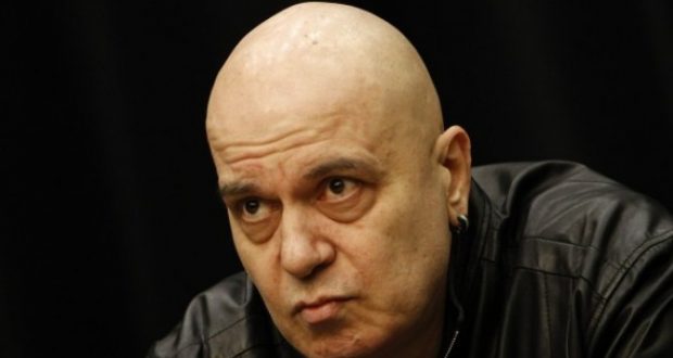 Слави Трифонов влюбен до уши в красива художничка, но тя го отряза!-Снимка