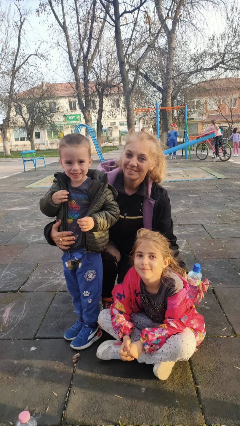 Сестрата на Стоичков се фука с внуците -
