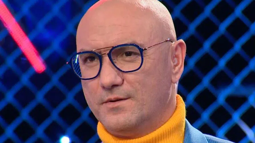 Емо Чолаков шие костюми и гоблени