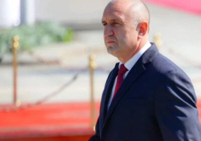 Румен Радев остави щедър бакшиш в цветарски магазин