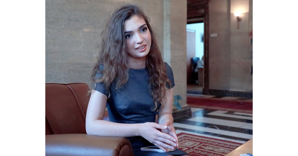 Анна Бодакова: Младите трябва да са в политиката, за да променят нещата – и да не искат да се занимават с нея, тя се занимава с тях
