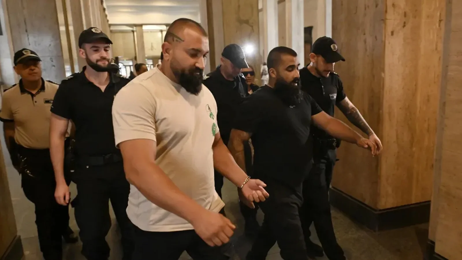 20 банди като „Калашниците“ тероризират България, ето двете зловещи схеми