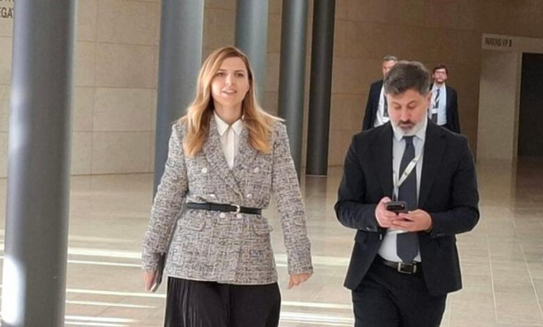 ЦАРИЦАТА НА КИЧА! Модните гафове на министър Чамова (Снимки)
