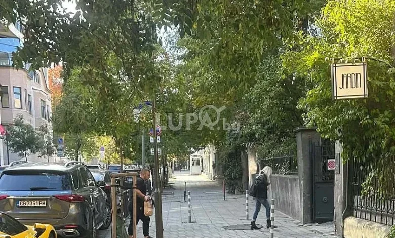 Папараци снимаха Лили как тича на токчета