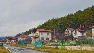 Къщи край златната река. Село над София става имотен коз